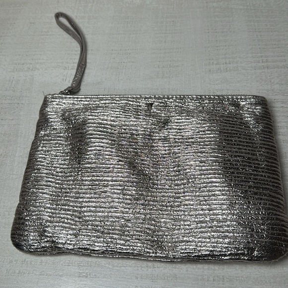 Stella & Dot Quilted Silver Wrist Clutch - Picture 2 of 12